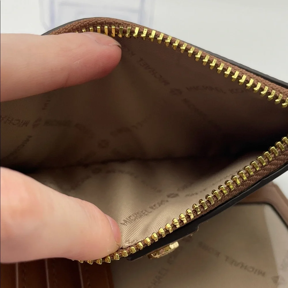 NWOT Michael Kors Tan and Cream Logo Compact Wallet - Picture 9 of 9